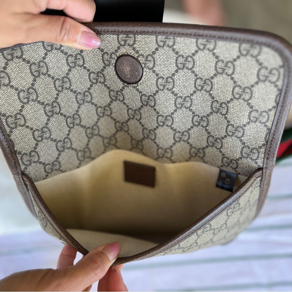 Gucci Supreme Belt Bag in good condition, comes with everything. - Picture 3 of 3
